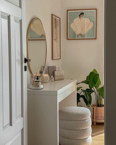 Modern Bedroom Apartment, Malm Vanity, Decorating Aesthetic, Scandi Home Decor, Uni House, Vanity Inspo, Boho Decorating, Cream Bedroom, Minimal Room