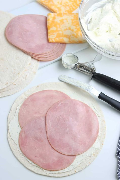 With only 6 ingredients these Ham and Cheese Rollups are perfect for an easy appetizer or great for packing in lunches. Flour tortillas layered with a ranch cream cheese spread, deli ham and sliced cheese. Packed with flavor and so delicious. Recipes Using Flour Tortillas, Ham And Cheese Tortilla, Deli Ham Recipes, Easy Breakfast Quiche, Ham And Cheese Rollups, Ham Pinwheels, Ham Roll Ups, Snack Christmas, Ham And Cheese Roll Ups