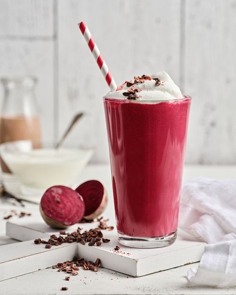 Milk Shakes Photography, Minuman Red Velvet, Red Velvet Drink, Red Velvet Shake, Red Velvet Milkshake, Red Velvet Latte, Local Drinks, Minuman Starbucks, Red Velvet Recipes