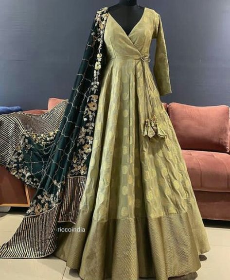 Anarkali Choli Design, Traditional Gown Designs Indian, Traditional Long Dress Indian, Floor Touch Gown Indian, Anarkali Dress For Birthday, Long Gown Ideas For Women, Desi Long Frocks, Angrakha Anarkali Suits, Sarees Gowns Design