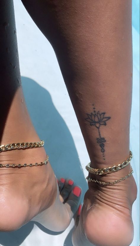 Smedium Tattoos For Black Women, Small Unique Tattoos Black Women, Weird Unique Tattoos, Black Feminine Tattoos, Little Cute Tattoos For Women, Small Hawaiian Tattoo For Women, Small Leg Tattoos Women Ankle, Ankle Tattoo Black Women, Baddie Tats On Thigh