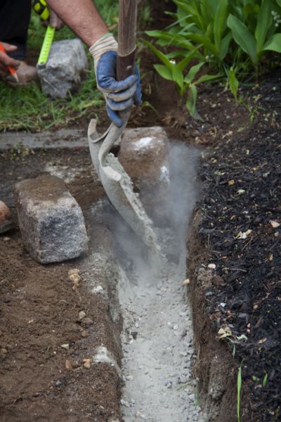 Cobblestone Edging Driveway, Cobblestone Sidewalk, Cobblestone Edging, Stone Garden Edging, Stone Hardscape, Granite Edges, Driveway Edging, Concrete Edging, Cobblestone Driveway