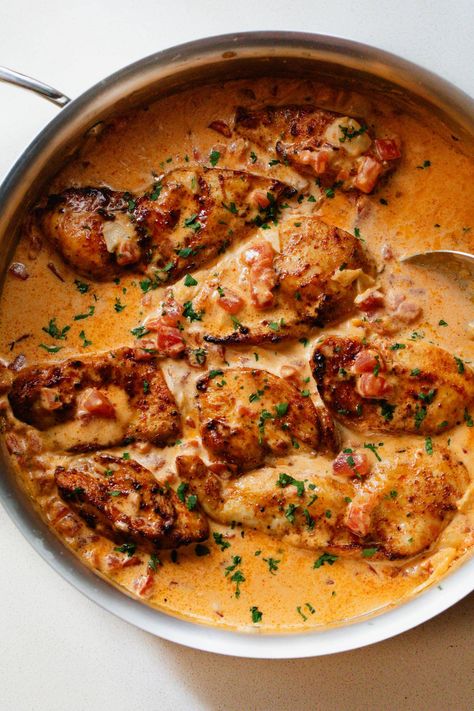 Creamy Tuscan Chicken Recipe, Marry Me Chicken Recipe, Tuscan Garlic Chicken, Chicken Crockpot Recipes Easy, Marry Me Chicken, Tuscan Chicken, Parmesan Sauce, Crockpot Recipes Slow Cooker, Chicken Dishes Recipes