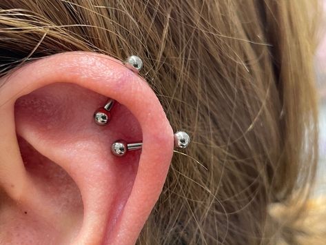 ✨ Check out this stunning vertical helix piercing, expertly crafted by our talented pro piercer, Celia! 🙌💖 With a 14G barbel bar, she truly nailed it! Perfect addition to your ear game! 💫✨ Ready to level up your look? Book your appointment today! #MaterPierce #HelixPiercing #CeliaRocks #PiercingPerfection #EarParty #BodyArt #PiercingGoals #piercingshop #pierced #safepiercings #wellington #piercedgirl #piercelove #bestpiercingshop Helix Piercing Bar, Helix Barbell Piercing, Barbell Ear Piercing, Cute Helix Piercing Ideas, Cute Helix Piercing, Vertical Helix Piercing, Helix Piercing Ideas, Helix Bar, Tattoo And Piercings