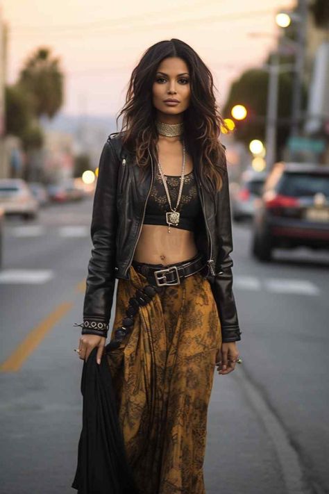 Urban Gothic Fashion, Glam Rock Concert Outfit, Alternative Cruise Outfits, Bohemian Rock Style Outfit, Women Rock Outfits, Feminine Rocker Style, All Black Boho Outfit, Street Grunge Outfits, Dark Country Outfits