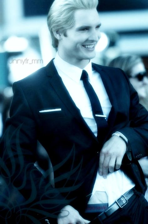 Peter Facinelli Twilight, Carslie Cullen, Carlisle Cullen Fanart, Carlile Cullen, Twilight Carlisle, Blonde Actors, Dr Cullen, Twilight Videos, Carlisle Cullen