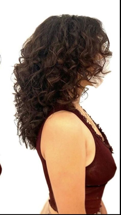 Long Curly Haircuts, Natural Curly Hair Cuts, Layered Curly Hair, Curly Hair Photos, Medium Curly Hair Styles, Long Wolfcut, Haircuts For Wavy Hair, Haircuts For Curly Hair, Hairdos For Curly Hair