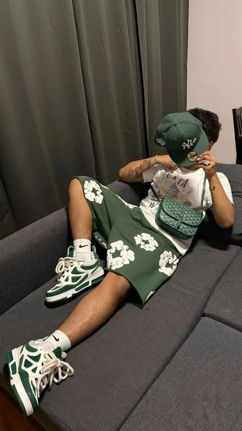 Clothes And Shoes Aesthetic, Lv Outfit Men, Fit Ideas Men Streetwear, Atv Outfits, Lv Shoes Outfit, Streetwear Pose, Lv Clothes, Men Streetwear Outfits, Skate Outfit