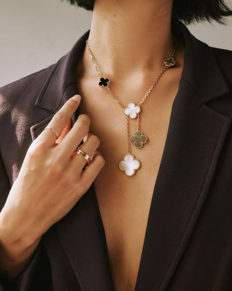 Van Cleef Arpels Outfit, Van Cleef Magic Alhambra Necklace, Von Cleef Necklace, Von Cleef And Arpels Jewelry, Van Cleef And Arpels Watch, Alhambra Van Cleef Arpels, Van Cleef Necklace Stack, Van Cleef Necklace Aesthetic, Van Cleef Heart