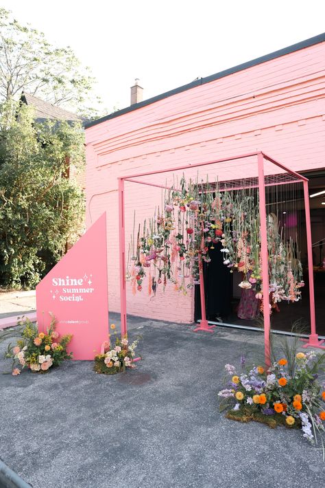 Floral Backdrop With Neon Sign, Retro Flower Centerpieces, Summer Event Design, Wantable 2023, Influencer Event Decor, Corporate Event Flowers, Floral Stage Design, Corporate Event Decor Entrance, Event Set Up