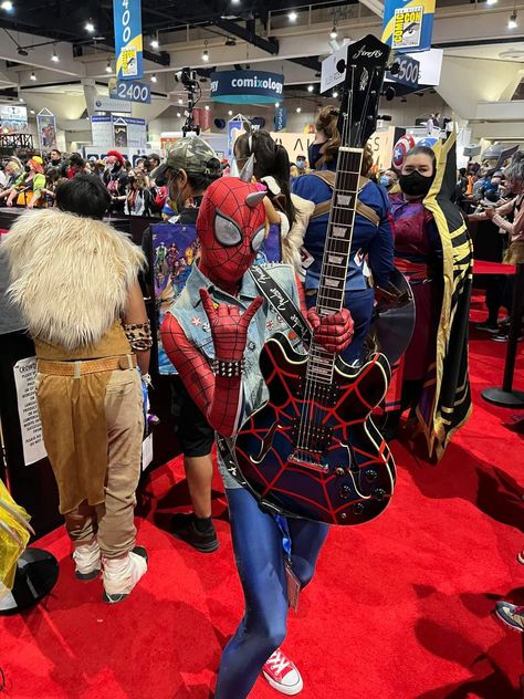 Spiderpunk Cosplay, Hobie Brown, Spider Punk, Cosplay Idea, Comic Con Cosplay, Cosplay Inspo, Girl Cosplay, Marvel 3, Boy Room