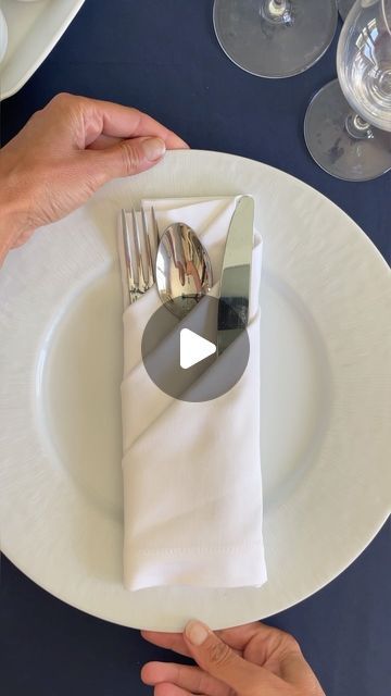 Manuela Mazzocco on Instagram: "✨Triple pocket fold napkin✨ Setting a beautiful table is an art form that goes beyond just placing dishes and utensils. It’s about creating an atmosphere that enhances the dining experience for both you and your guests.  You can easily add a touch of elegance to your table setting with this triple pocket fold - both sophisticated and practical Find this and several more napkin folds in my website. Link in profile. DM/comment for more  #napkinfold #tutorial #howto #napkin #tabledecor #holidaytable" Dinner Utensils Table Settings, Napkin And Silverware Folding Ideas, Folding A Napkin, Cutlery Table Setting, Cool Ways To Fold Napkins, Ways To Fold Cloth Napkins, Cute Ways To Fold Napkins, Dinner Table Napkin Folding, Dinner Napkins Folding