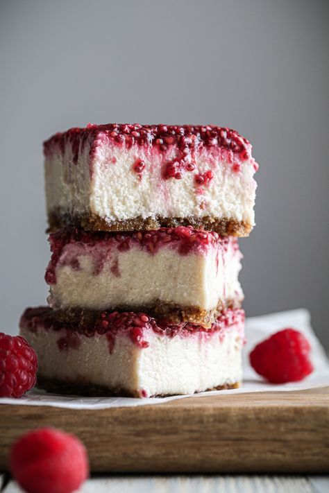 Vegan Lemon Raspberry No-Bake Bars | Wifemamafoodie Lemon Raspberry Bars, Gfdf Recipes, Healthy Slices, Plant Based Salads, Raw Vegan Cheesecake, Gluten Free Lemon Bars, Sugar Addict, Vegetarian Eating, Raspberry Bars