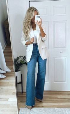 Jeans Outfit For Work, Wide Leg Jeans Outfit, Looks Jeans, Cooler Look, Stylish Work Outfits, Outfits 2023, Outfits Dresses, Casual Work Outfits, Blazer Outfits