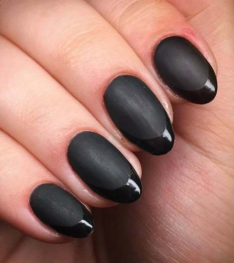 Matte Black Nails Short Round, Dip Powder Nails Matte Black, Nails Acrylic Short Almond Matte Black, Short Almond Acrylic Nails Design Black, Black Nail Short Design, Cute Black Short Nails Ideas, Short Oval Nails Ideas Black, Simple Goth Nails Short, Black Almond Nails Short