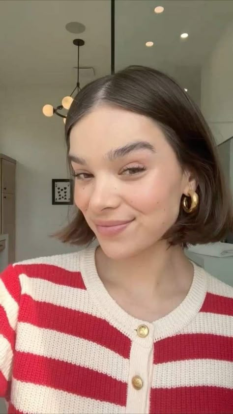 Hailee Steinfeld Haircut, Hailee Steinfeld Short Hair, Hailee Steinfeld Hair Short, Hailee Steinfeld Hair, Selena Gomez Short Hair, Face Claims Female, Really Short Hair, Seasonal Color Analysis, Just Us