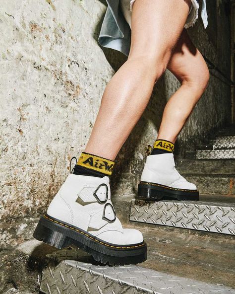 Devon Heart Dr Martens, Outfit Ideas Dr Martens, Heart Dr Martens, Dr Martens Devon Heart, Doc Martens Aesthetic, Dr Martens Devon, Doc Martin Boots, Heart Platforms, White Dr Martens