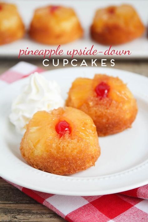 Pineapple Upside-Down Cupcakes - an easy fruity and delicious dessert recipe that is perfect any time of year! Luau Desserts, Upside Down Cupcakes, Pineapple Upside Down Cupcakes, Hawaiian Desserts, Lil Luna, Hawaiian Dishes, Nice Recipes, Dessert Party, Luau Birthday