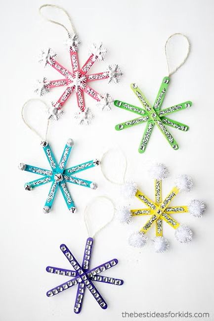 DIY Holiday Crafts - Popsicle Snowflakes Popsicle Stick Snowflake Ornaments, Popsicle Stick Ornaments, Popsicle Stick Snowflake, Diy Snowman Ornaments, Diy Gifts To Make, Christmas Crafts For Toddlers, Diy Christmas Ornaments Easy, Christmas Crafts For Adults, Christmas Crafts For Kids To Make