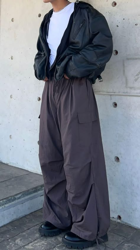 #jadedlondon #parachute #acubi #aesthetic #fits #inspo #chile Brown Parachute Pants Outfit Men, Parachute Pants Outfit Men, Acubi Men, Parachute Pants Mens, Zara Parachute Pants, Parachute Pants Men, Softboy Outfits, Parachute Pants Outfit, Loafers Men Outfit