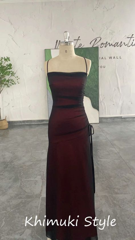 Dark Red Prom Dress, 90s Prom Dresses, Vintage Party Dress, Prom Dress Inspo, Dark Red Dresses, Vintage Party Dresses, Red Bridesmaid Dresses, Prom Dress Inspiration, Cute Prom Dresses