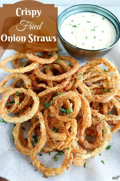 Onion Straws Recipe, Burger Onions, Fried Onion Straws, Fried Onion Rings Recipe, Onion Straws, Fried Onion Rings, Onion Strings, Blooming Onion, Crispy Onions