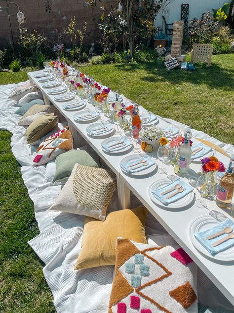 Floor Picnic, Bridal Shower Picnic, Activities Adults, Friends Hangout, Ethereal Garden, Picnic Inspo, Party Theme Decorations, Senior Day, Picnic Dinner