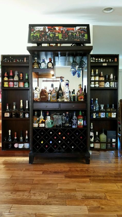 Tequila Display Ideas, Alcohol Display Home, Tequila Display, Tequila Bar, Diy Home Bar, Home Bar Ideas, Mixed Drinks Alcohol, Bar Displays, Drinks Alcohol