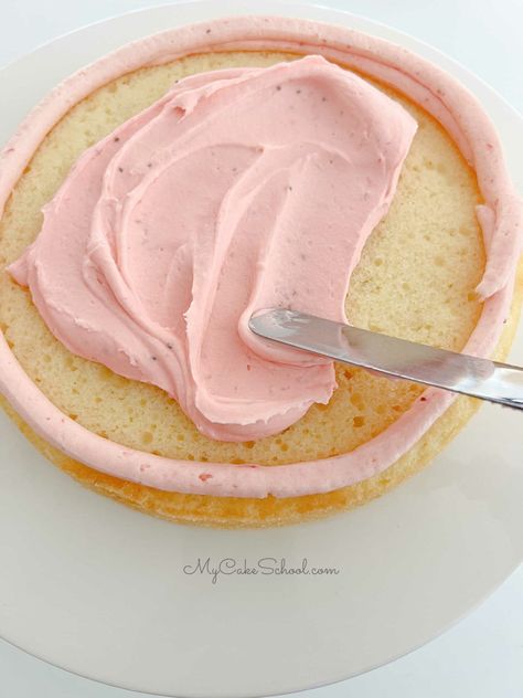 Moose Dessert, Mousse Cake Filling, Strawberry Mousse Filling, Strawberry Mousse Recipe, Moose Cake, Doctored Cake Mix Recipes, Strawberry Mousse Cake, My Cake School, Easy Strawberry Cheesecake