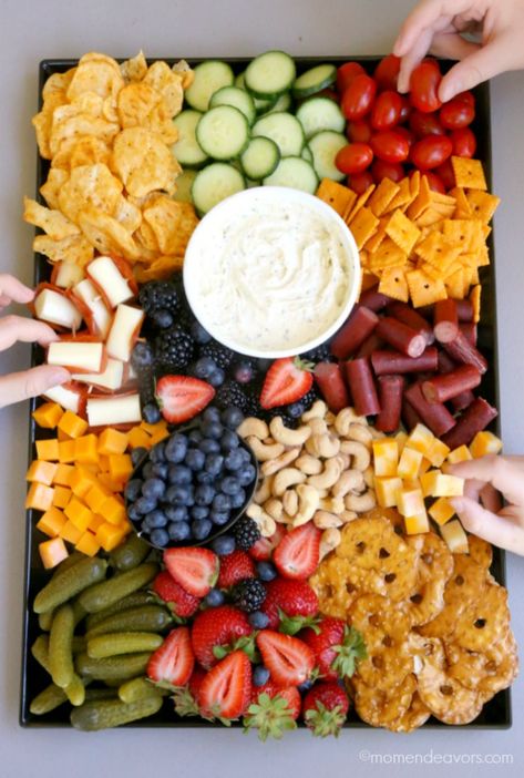 Summer Cheese Board, Birthday Snacks, Snack Platter, Charcuterie Inspiration, Party Food Platters, Charcuterie And Cheese Board, Charcuterie Recipes, Kids Party Food, Summer Snacks