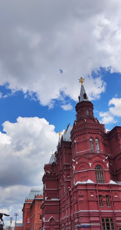 Aesthetic red building located at the Red Square in Moscow Pretty Countries, Red Square Moscow, Red Building, Aesthetic Red, Red Square, St Petersburg, Moscow, Photo Ideas, Square