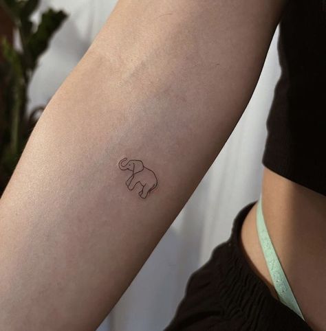 Elephant Collar Bone Tattoo, Small Minamlistic Tattoos, Elephant Friendship Tattoo, Tattoo Ideas Thailand, Cute Elephant Tattoos For Women, Elephant Simple Tattoo, Small Elephant Tattoos For Women, Minimalistic Elephant Tattoo, Elephant Small Tattoo