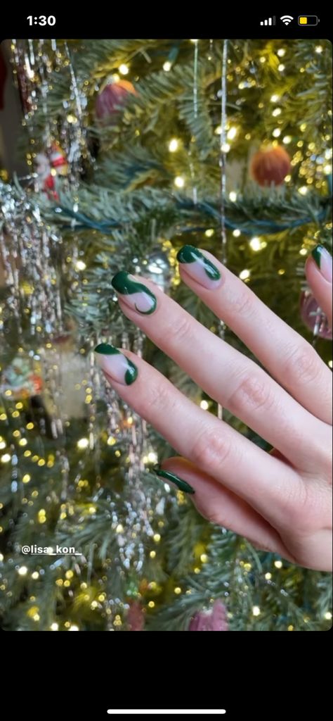 Kendall Jenner Nails, Jenner Nails, Nails New Year, Kylie Nails, Kendall Jenner Instagram, Dark Green Nails, Nails Dark, Nails Oval, December Nails