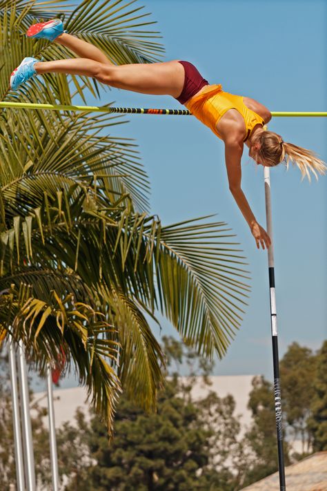 Pole Vault Girl, Pole Vault Training, Olympic Pole Vault, Volleyball Camp, Running Events, Triple Jump, Pole Vault, Sports Aesthetic, Body Awareness