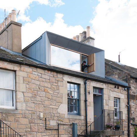 Scottish studio Konishi Gaffney has constructed a huge dormer window to convert the loft of a terraced house in Edinburgh into an extra bedroom. Loft Dormer, Dormer Loft Conversion, Loft Windows, Dormer Roof, Loft Conversion Ideas, Dormer Window, Bungalow Extensions, Loft Extension, Stone Building