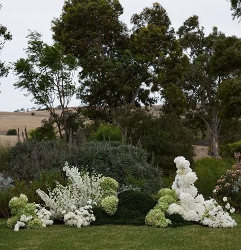 Wedding Ceremony Floral Arch, Villa Astor, Ojai Wedding, Flower Boquet, Courtyard Wedding, Wedding Alters, Ceremony Florals, Country Garden Weddings, Wedding Planning Decor