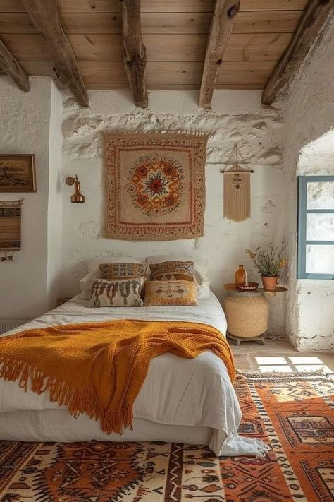 Greek Bedroom, Spanish Bedroom, Boho Chic Interior, Bedroom Bohemian, Stile Boho Chic, Boho Chique, Boho Style Bedroom, Low Bed, Boho Chic Bedroom