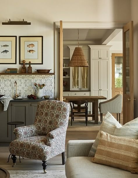 English Home Design, Ashley Montgomery, Salons Cottage, English Country Interiors, English Interior Design, Antique Homes, English Cottage Interiors, 2024 Home Decor, English Farmhouse