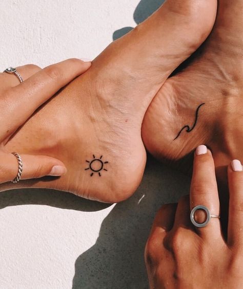 Tattoo Sonne, Beachy Tattoos, Small Foot Tattoos, Sunshine Tattoo, 16 Tattoo, Unique Small Tattoo, Foot Tattoos For Women, Small Girl Tattoos, Beach Tattoo