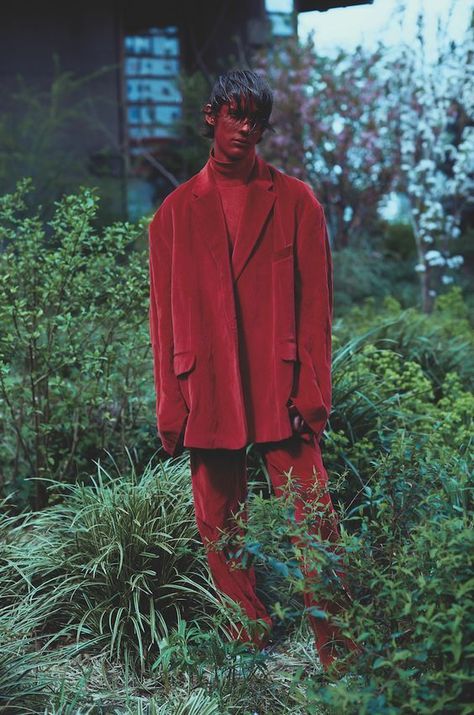 Mode Editorials, Robert Mapplethorpe, Adidas Vintage, V Magazine, Red Suit, Nike Vintage, Fashion Photography Editorial, 인물 사진, Magazine Photography