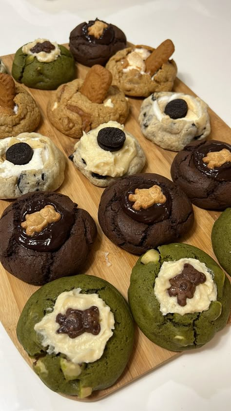 Healthy Cookies Aesthetic, Cafe Baked Goods Ideas, Soft Cookies Aesthetic, Cute Menu Ideas, Cafe Treats, Aesthetic Cookies, Chunky Cookies, New York Cookies, Types Of Cookies