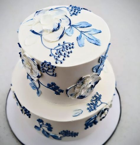 Shelby Lynn's Cake Shoppe | Chinoiserie inspired buttercream 💙🤍 #chinoiserie #paletteknifepainting #paletteknifecake #paletteknifeflowers #blueandwhitecrush... | Instagram Blue And White Food, Chinoiserie Cake, Single Tier Wedding Cake, Shelby Lynn, Cake Competition, Blue Birthday Cakes, Chinoiserie Christmas, Grand Millennial, White Food