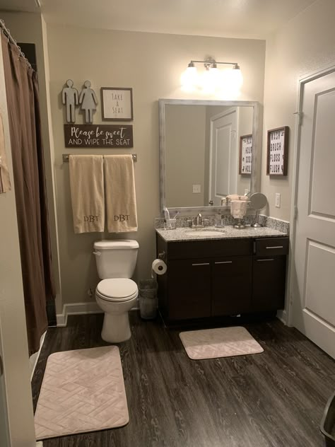 Apartment Restroom Decor Ideas, Apartments Bathroom, Cute Apartment Ideas For Couples Bedroom, Couples Bathroom Decor Apartment, Apartment Restroom, House Decor Bathroom, Comfy Bathroom Aesthetic, Bathroom Decor For Couples, Cute Apartment Ideas For Couples Bathroom