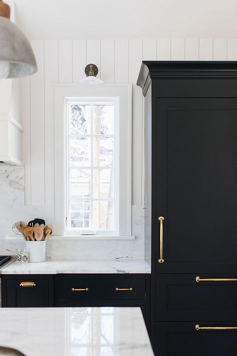 Kitchen - Cabinets Onyx by Benjamin Moore Trim and Shiplap Simply White by Benjamin Moore Black Kitchen Paint, Black Kitchen Cabinets, White Shiplap, Classic Kitchen, Home Luxury, Kitchen Farmhouse, Black Cabinets, Black Kitchen, Black Kitchens