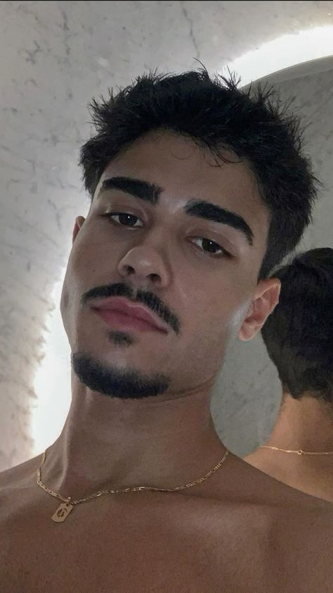 Latino Haircut Men, Goatee And Mustache Style, Moustache And Goatee, Goatee Beard Styles, Portuguese Men, Haircuts For Straight Hair, Facial Hair Styles, Memes Funny Hilarious, Goatee Styles