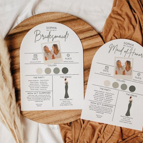 Champagne Gift Box, Bridesmaid Info Card, Minimalist Bridesmaid, Large Bridal Parties, Bridesmaid Proposal Ideas, Bride Friend, Best Bridesmaid Gifts, Dress Card, Beautifully Organized