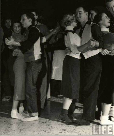 Sock Hop. we had to take off our shoes so they wouldn't damage the gymnasium floor Life In The 1950s, Bobby Socks, Jitterbug, Sock Hop, Shall We Dance, Swing Dance, People Dancing, Photo Vintage, Lets Dance