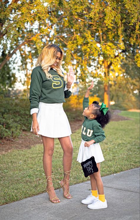 Mommy And Daughter Graduation Photo Shoot, Mommy And Daughter Graduation Pictures, Mommy Did It Graduation Pictures, Mommy And Me Graduation Photo Shoot, Mommy Daughter Graduation Pictures, Graduation Pictures With Daughter, Graduation Photoshoot With Kids, Single Mom Graduation Pictures, Mom And Baby Graduation Pictures