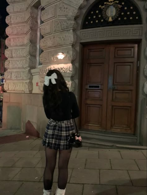 Winter Aesthetic Outfit Skirt, Plaid Skirt Outfit Casual, Outfits With Boots And Skirt, Nerdy School Outfits, Nerdy Cute Outfits, Pretty Outfits For School Casual, Skirt Outfits Winter Aesthetic, Tan Plaid Skirt Outfit, Bow Aesthetic Outfit