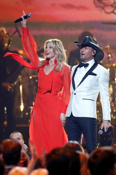 Faith Hill And Tim Mcgraw Costume, Faith Hill And Tim Mcgraw, Tim Mcgraw And Faith Hill, Tim And Faith, Country Love Songs, Kids Dinner, Tim Mcgraw Faith Hill, Super Couple, The Dishwasher